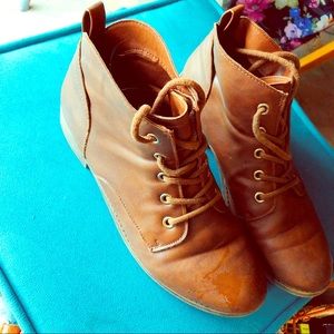 Mossimo women’s lace-up booties size 8 1/2